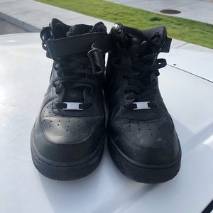 Air Force 1 mid all black size 13